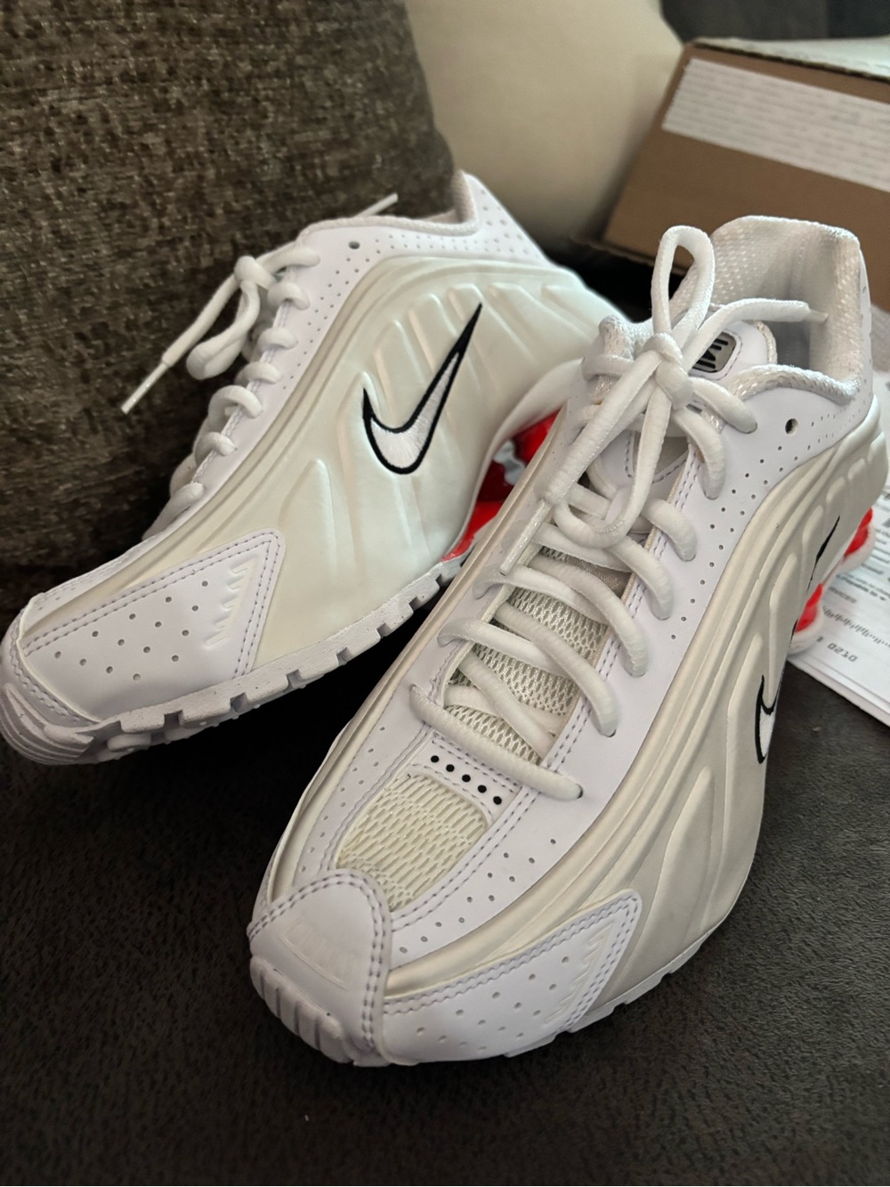 Nike shox white and Light Beige Women's Athletic Shoes.size 7 but will fit 6.5 - Picture 4 of 5